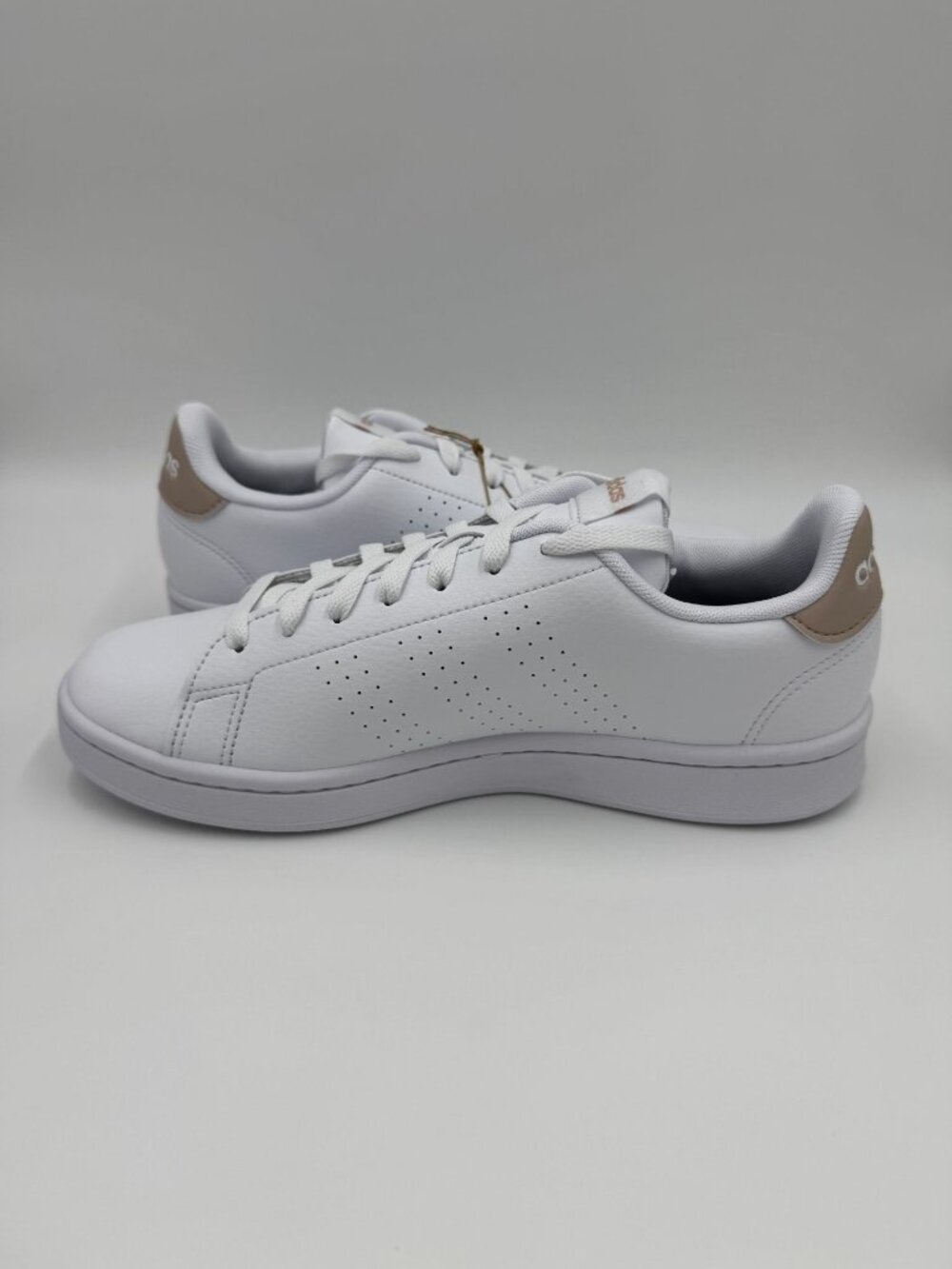adidas Advantage White Womens Shoes - Picture 2 of 8
